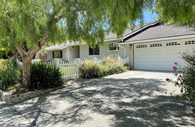 Mesa Family Home - In walking distance to beaches, parks, shops, and restaurants