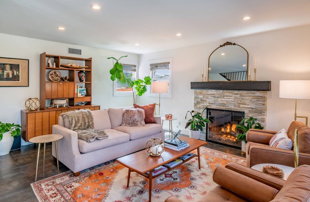 Mesa Retreat - Beachy Vibes in Santa Barbara’s West Mesa