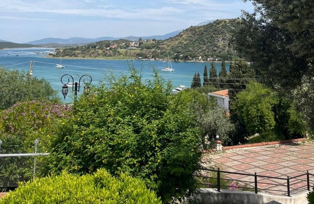 Mesmerizing Flat with Shared Pool in Cesme