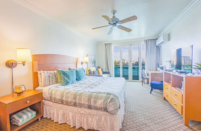 Mesmerizing Ocean View King Bed Near Beaches