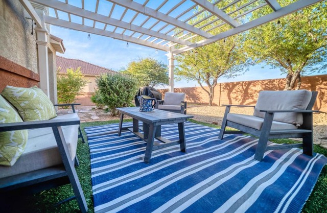 Mesquite 2BR Townhome with Pool & Gym Access