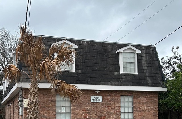 Metairie magic, 2 bedroom gem