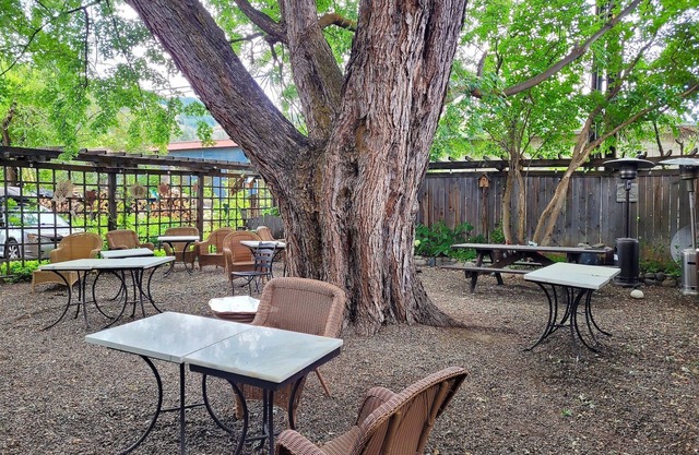 Methow Valley Inn-5-bedroom option, Lovingly Restored&Beautifully Maintained!