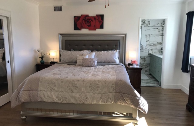 Meticulous Private House @Camarillo Heights-82" TV, Beach/Shopping