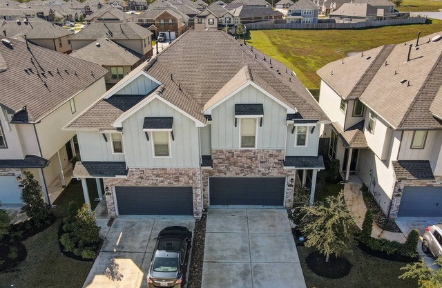 Meticulously-maintained 3-BR Townhouse w/ Backyard ~ Double-Story!