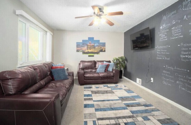 Metro Airport Suite located near busy streets and highways! ASK ABOUT CAR RENTAL