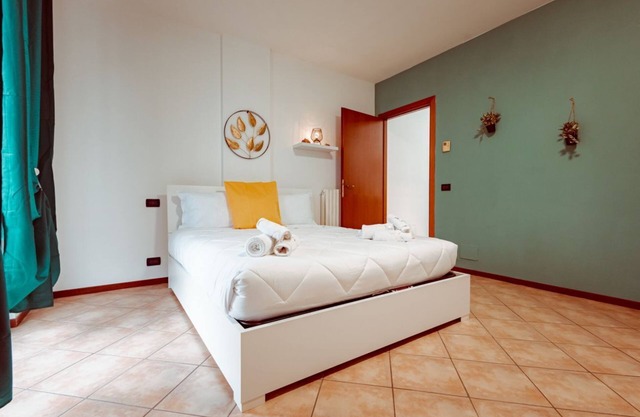 Metro Bernini, Adriano Apartment
