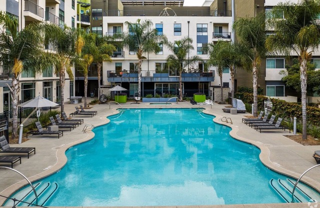 Metro Mission Valley: Comfortable 1-Bedroom Escape in San Diego with WiFi & AC