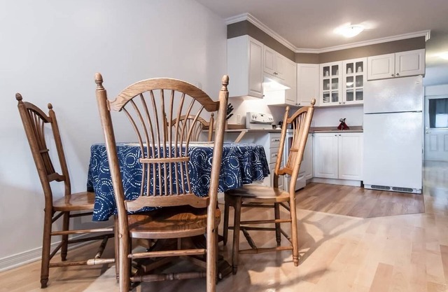 Metro Sherbrooke - 1 Bedroom