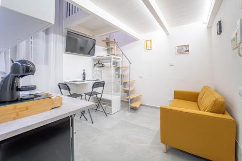Metro Yellow SuitE
