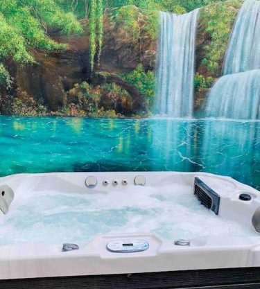 Mews House, Tewkesbury town centre, hot tub, pets