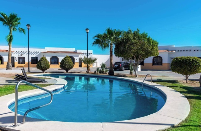 Mexican Ambience Townhome with Pool #02