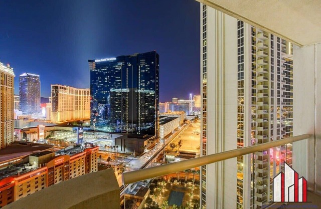 MGM Signature-21-701 1Br2Ba F1/Strip View Balcony