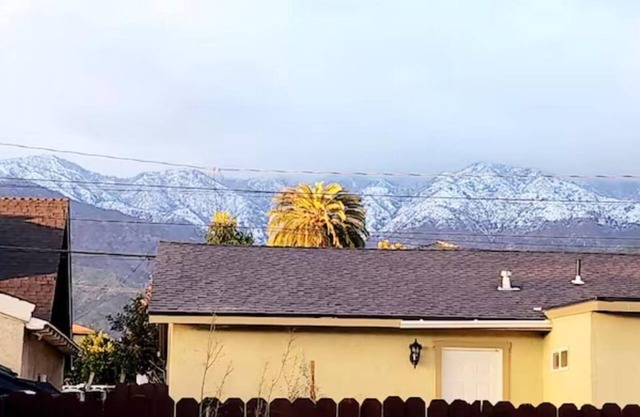 MI- Ranch style 3 bedroom 2 bath Quiet & safe Neighborhood king-bed!
