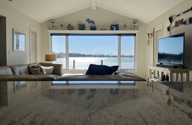 “MI” spacious, waterfront cottage in Algonac, MI