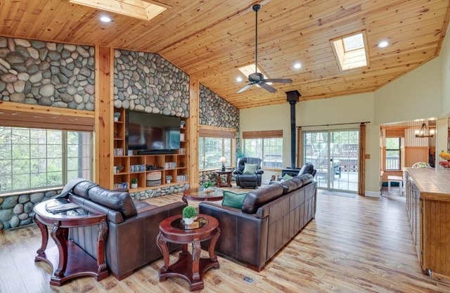 Mi-Wuk Village Vacation Rental with Multi-Level Deck