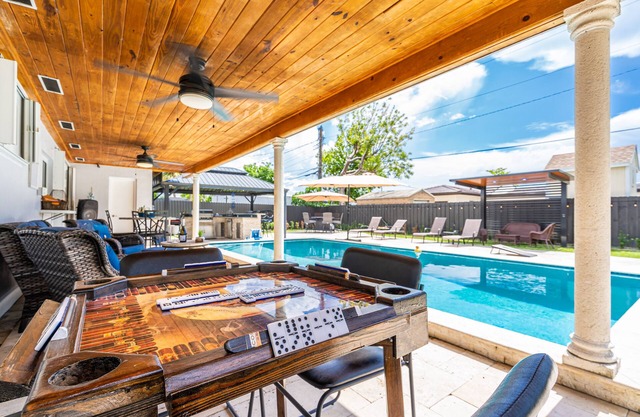 Miami Palm House with Heated Pool & BBQ/BAR