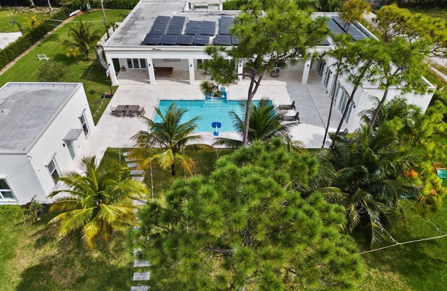 Miami White House, Family , Friends Vacation time .