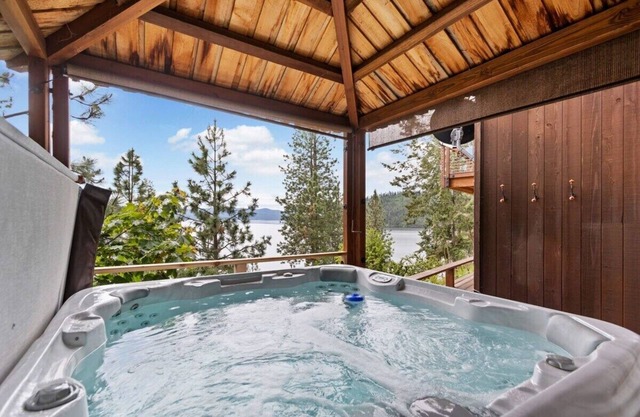 Mica Bay Chalet | This Retreat Awaits You