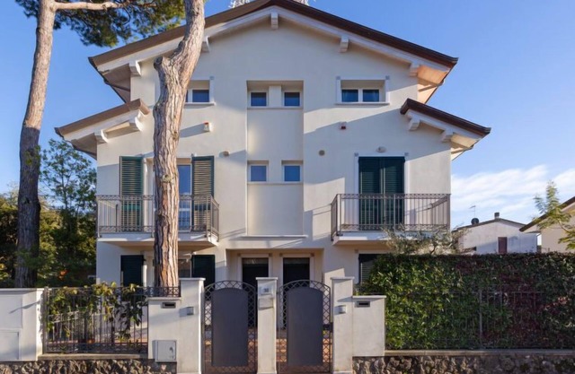 Michelangelo I by Interhome
