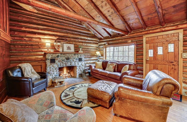 Michigan Log Cabin w/ Pere Marquette River Views
