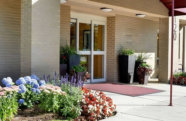 Michigan Retreat, Swimming Pool, Proximity to Troy Historic Village!