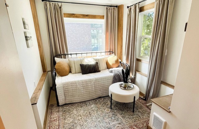 Micro Lux Apt Walkable to Village