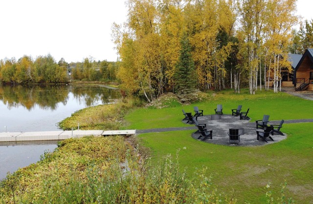 7 Lakefront Cottages and event space in the heart of Wasilla