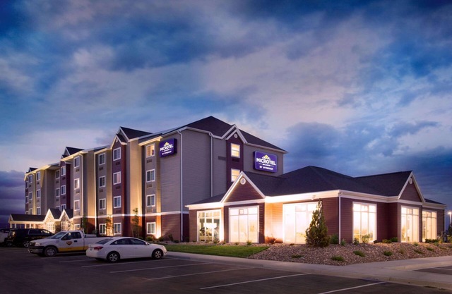 Microtel by Wyndham Vernal / Naples