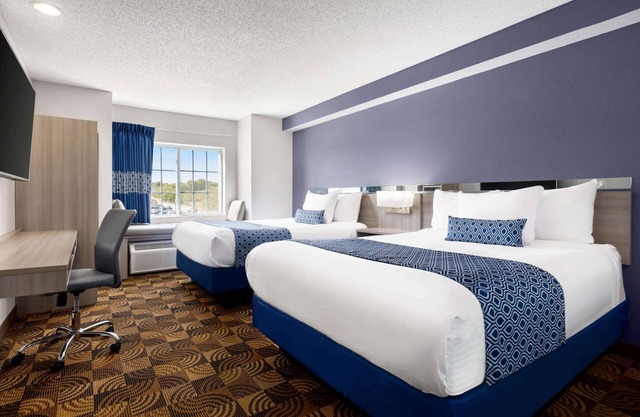 Microtel Inn & Suites by Wyndham Lincoln