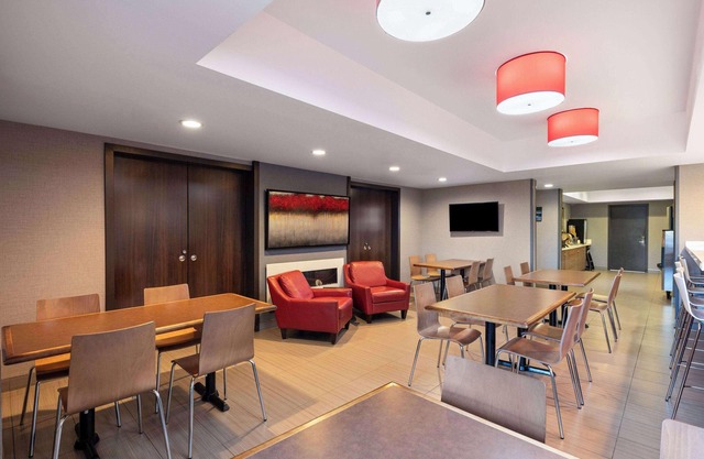 Microtel Inn & Suites by Wyndham Kirkland Lake