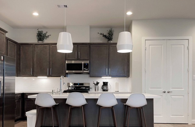 Mid-Cent-Modern 3-Bed Home Garage WiFi Sugar Land, TX