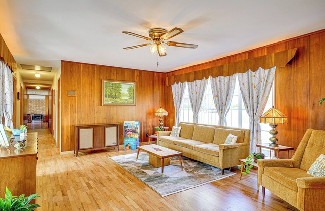 Mid-Century 1950s Retreat w/ Rec Room in Monett!