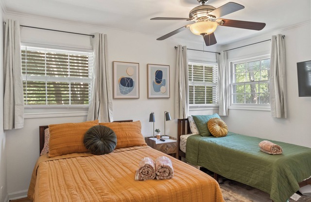 Mid century 3 bedroom house-monthly
