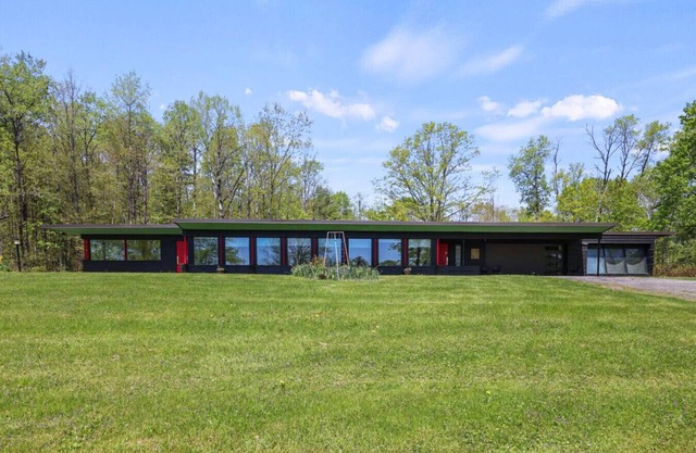 Mid-Century At Friendly Hills w Guest Passes !