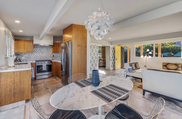 Mid-Century Beauty! Community Pool! Hiking! Mountain Views! Walk to El Paseo!