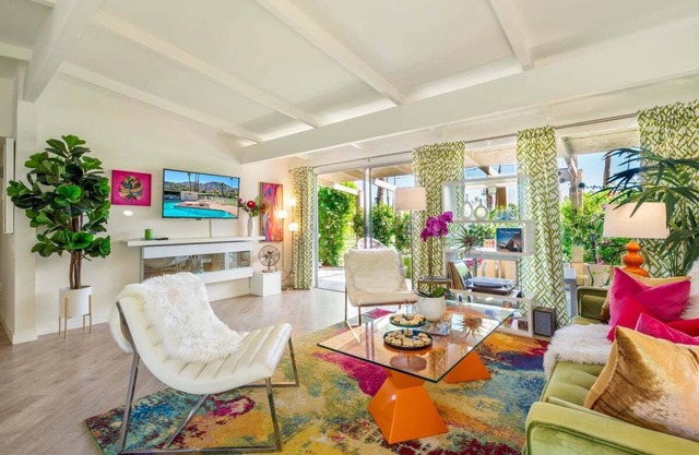 MID CENTURY CLASSIC walk to El Paseo! 2 Bed, 2 Bath. Best location in complex.