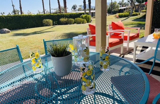 Mid Century Condo, Complete Renovation 2023, walk to El Paseo