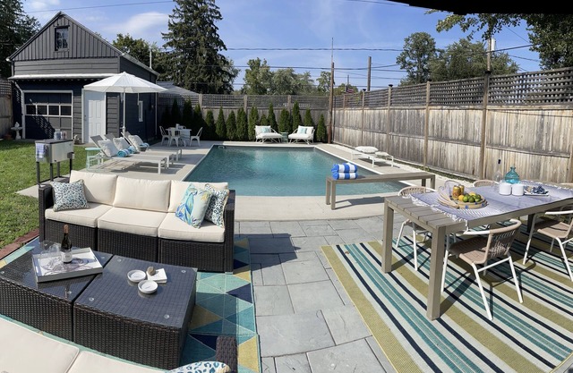 Mid- Century cottage, Outdoor Oasis