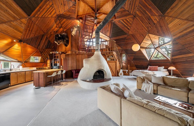 Mid Century Dome*Close to Wineries!