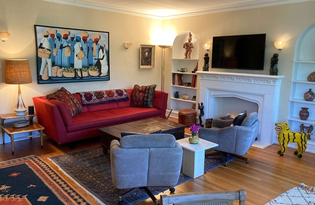 Eleganz der Mitte des Jahrhunderts in Evanston Vintage Apartment. WINTER SPECIAL!