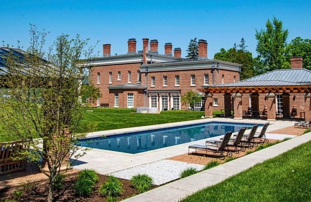 Mid-Century Hillside Estate for Your Exceptional Memories