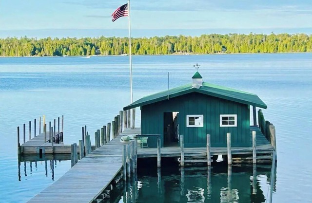 Mid-Century Lakefront Cottage