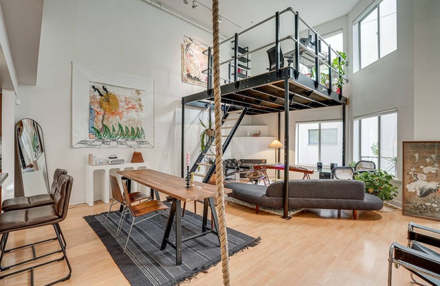 Mid-Century Loft in SoMa - Steps to Caltrain!
