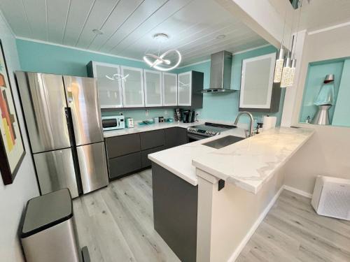 Mid-Century Luxury Suite - Marin Stay Near SF, Napa & Sonoma