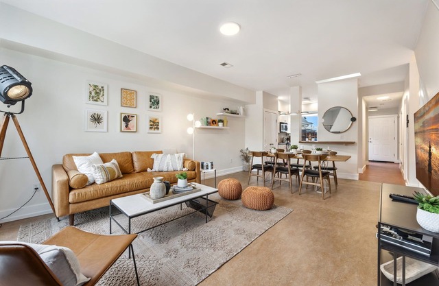Mid-century Mod Retreat near Old Town – Free Bikes