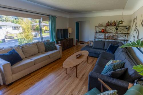 Mid-Century Modern Apartment at Horner Park
