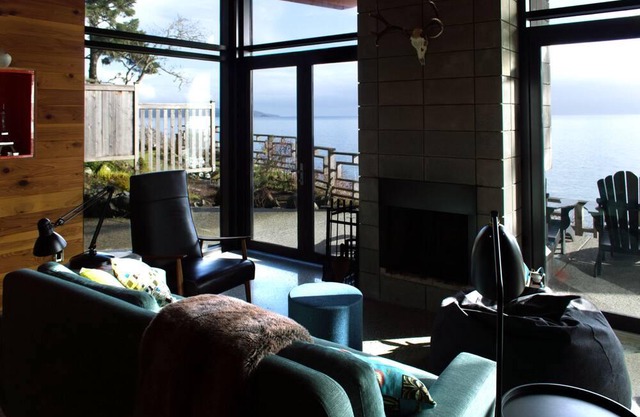 Mid-Century Modern Cottage on oceanfront