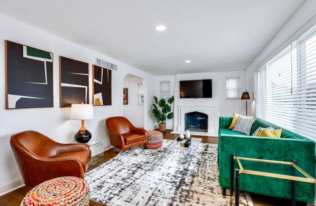 Mid-Century Modern Design -Bagley Home Sleeps 12