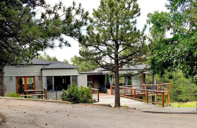 Mid-century Modern Eco House overlooking Boulder (2mi)